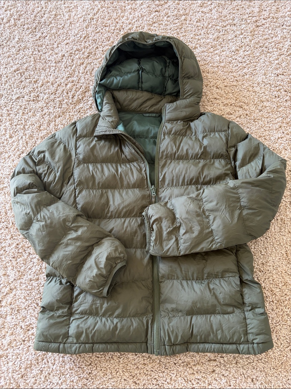 Uniqlo kids Quilted Hooded Puffer Jacket in Olive Green size 13